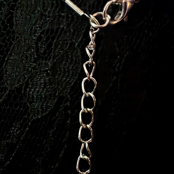 Use Your Head! Scary Skull Necklace - Picture 7 of 8